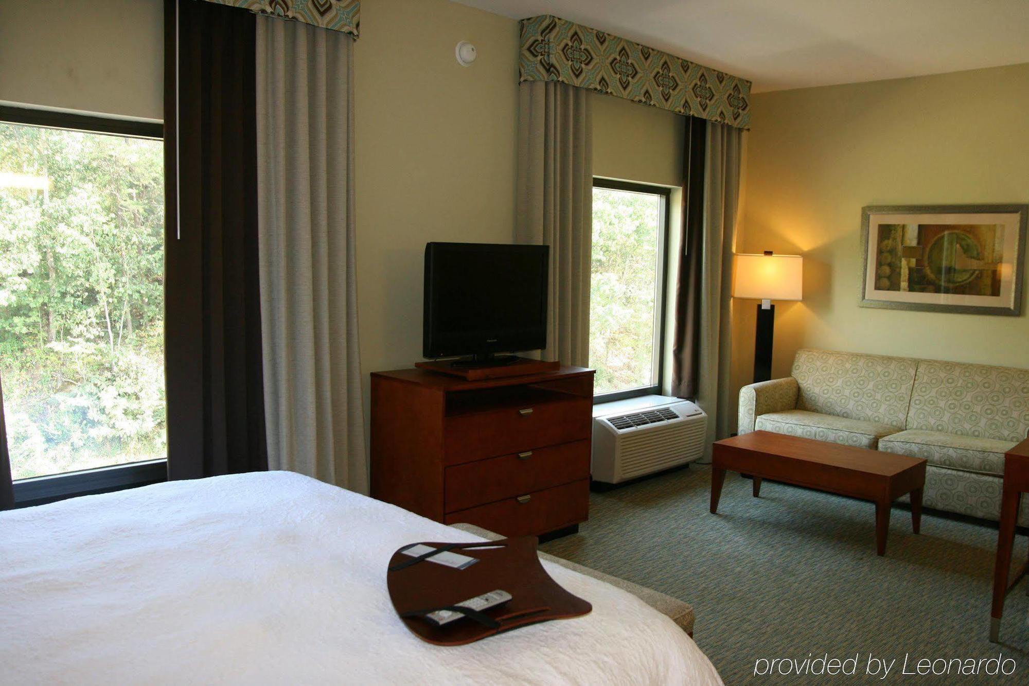 Hampton Inn & Suites Birmingham Airport Area Irondale Room photo